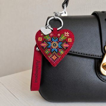 Набор для вышивания нитками на искусственной коже &laquo;Шарм для сумки &ndash; Львівщина&raquo; FLHL-160
