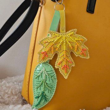 Набір для вишивки бісером на штучній шкірі &laquo;Шарм для сумки &ndash; Осіннє листя&raquo; FLBB-175